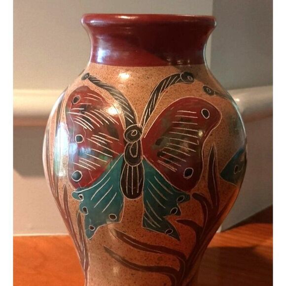 Costa Rica Art Pottery Sgraffito Vase Butterfly Fish Design Etched Painted 7.25" - Picture 3 of 9
